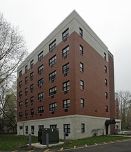 Esther Gitlow Towers in Suffern, NY - Foto de edificio - Building Photo