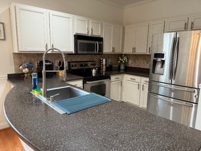 324 Long Pointe Ln in Columbia, SC - Foto de edificio - Building Photo