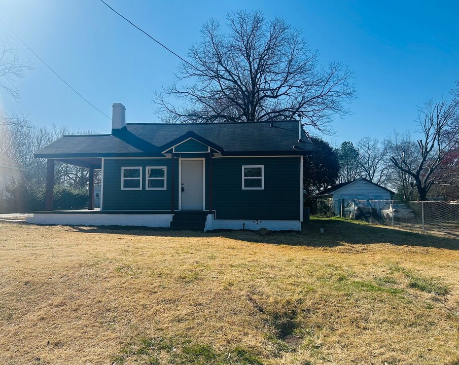 607 W 4th Ave in Easley, SC - Building Photo