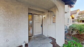 23322 La Mar in Mission Viejo, CA - Building Photo