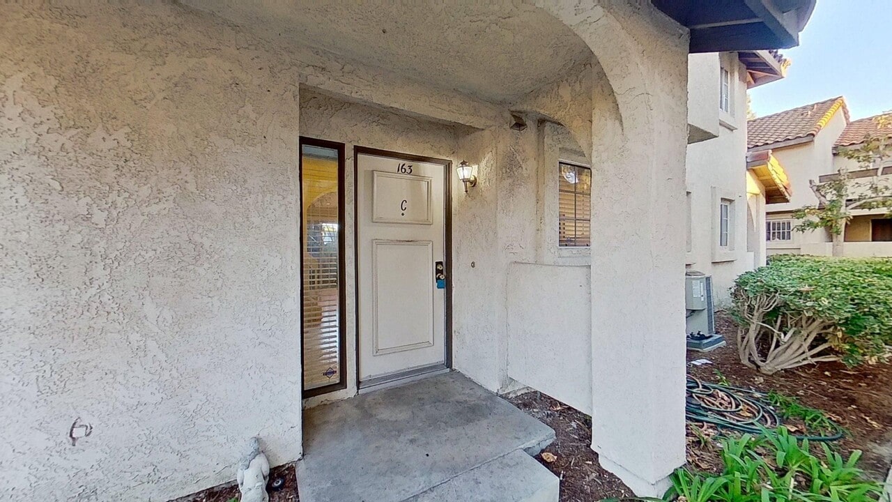 23322 La Mar in Mission Viejo, CA - Building Photo