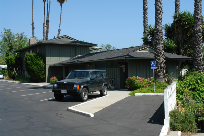 296 N Hope Ave in Santa Barbara, CA - Foto de edificio - Building Photo