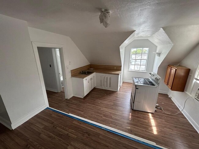 1142 Lyle St-Unit -4 in Beaumont, TX - Building Photo - Building Photo