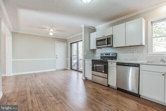 670 White Rock Rd in Lusby, MD - Building Photo - Building Photo