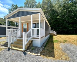 30 1st St in Russell Springs, KY - Building Photo