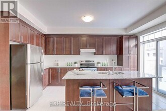 275 Bloomington Rd in Richmond Hill, ON - Building Photo - Building Photo