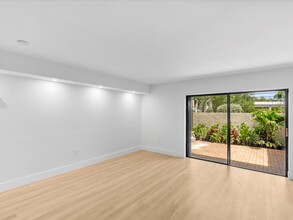 3234 W Trade Ave in Miami, FL - Building Photo - Building Photo
