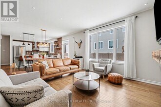 206 Douglas Fir St in Ottawa, ON - Building Photo - Building Photo