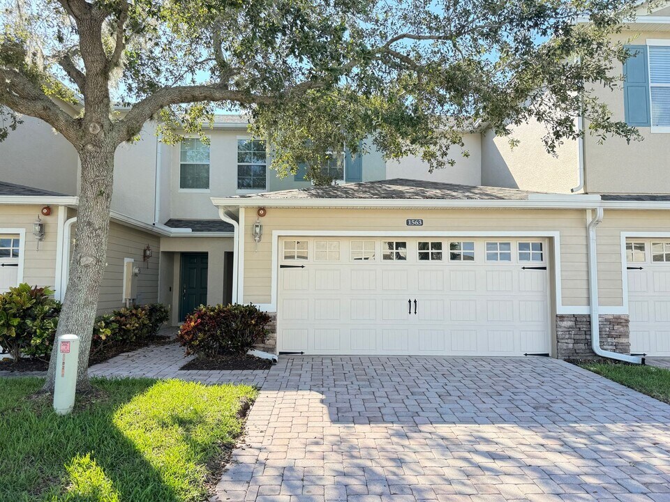 1563 Priory Cir in Winter Garden, FL - Building Photo