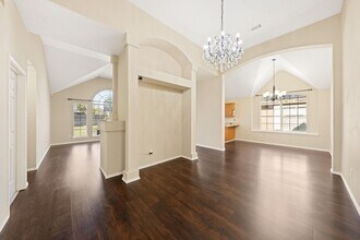 6718 Meadowcrest Dr in Arlington, TX - Foto de edificio - Building Photo