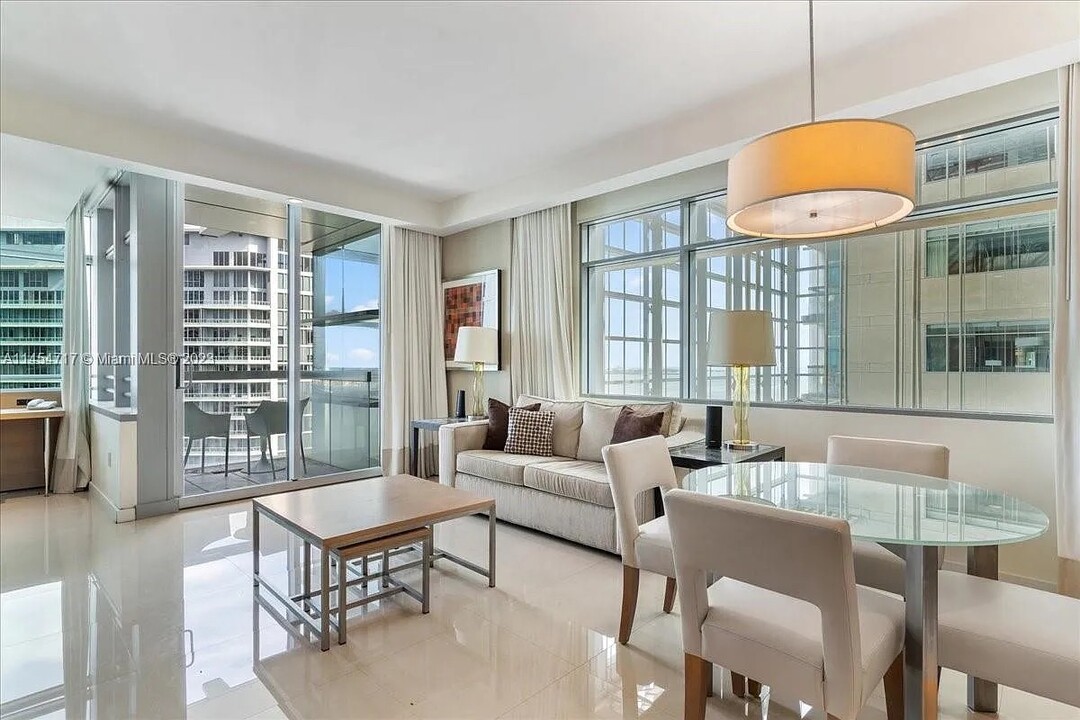 1395 Brickell Ave, Unit 2914 in Miami, FL - Building Photo