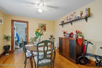 301 S Main St in Gloversville, NY - Foto de edificio - Building Photo