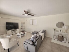 3227 32nd Way in West Palm Beach, FL - Building Photo