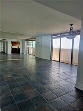 555 NE 30th St in Miami, FL - Building Photo - Building Photo