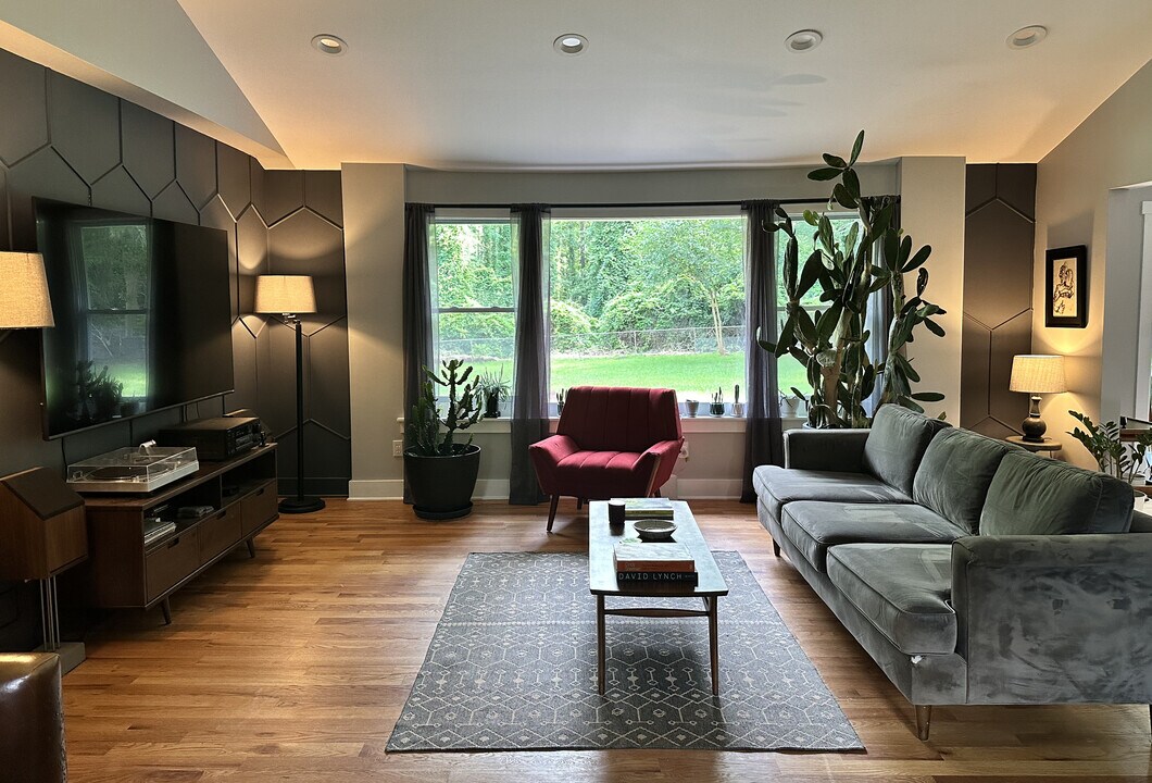 2562 Miriam Ln in Decatur, GA - Building Photo