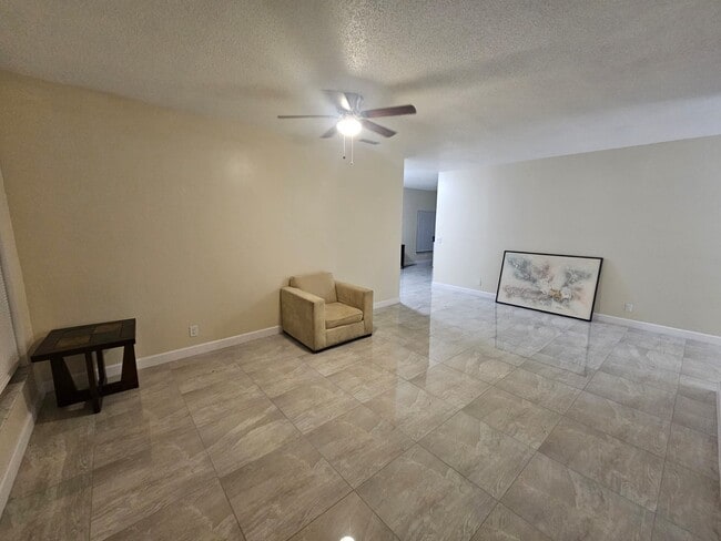 2401 SW 82nd Terrace in Miramar, FL - Building Photo - Building Photo