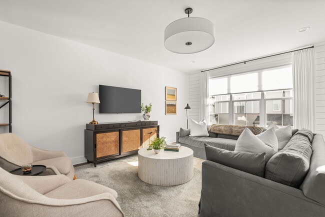 7008 Westside Cir in Nashville, TN - Building Photo - Building Photo