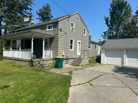 4056 Park Ave, Unit 2-Upper in Hamburg, NY - Building Photo