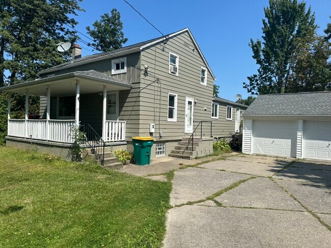 4056 Park Ave, Unit 2-Upper