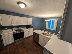 5 Jefferson St in Pella, IA - Building Photo - Building Photo