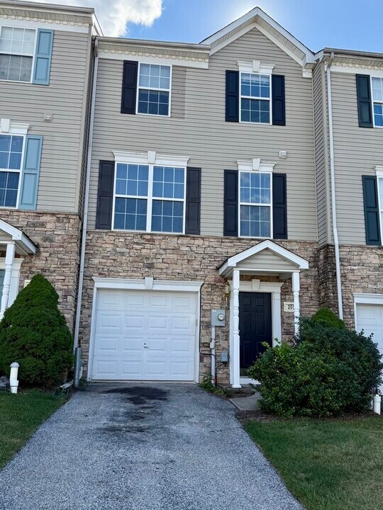 266 Bruaw Dr in York, PA - Building Photo
