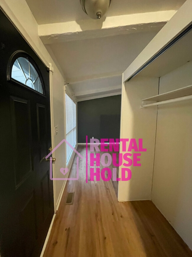 5415 S Gulley Rd in Dearborn Heights, MI - Building Photo - Building Photo