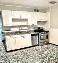 302 Kelly Ct in Champaign, IL - Building Photo - Building Photo