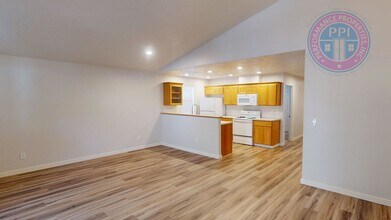 39007 Cascadia Village Dr in Sandy, OR - Building Photo - Building Photo