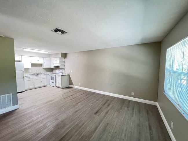 2055 NW 43rd St in Ocala, FL - Building Photo - Building Photo