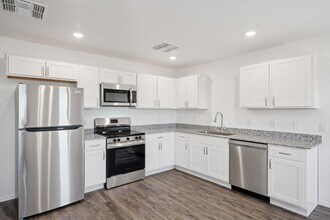 12570 N Cotton Ln in Surprise, AZ - Building Photo - Building Photo