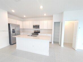 522 Rivergrass St in Port St. Lucie, FL - Building Photo - Building Photo