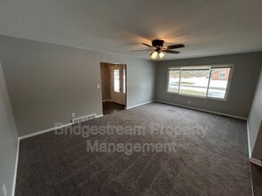 5713 Daphne Ln in Dayton, OH - Building Photo - Building Photo