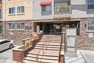 Villa Touran in Winnetka, CA - Building Photo