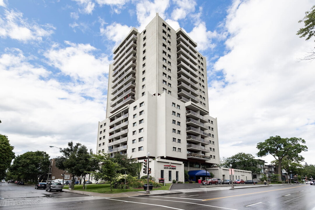 Le St-Laurent Apartments in Québec, QC - Building Photo