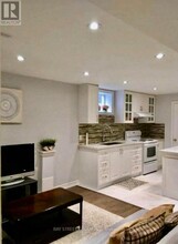 1305 Sweetbirch Ct in Mississauga, ON - Building Photo - Building Photo