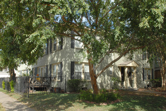 1660 Hawthorne St in Houston, TX - Building Photo - Building Photo