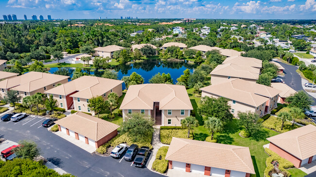 27500 Palmesta Circle in Bonita Springs, FL - Foto de edificio - Building Photo