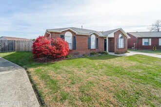 8205 Krystle Ridge Pl in Louisville, KY - Building Photo - Building Photo