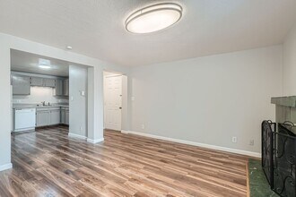 1067 Ingalls St in Lakewood, CO - Building Photo - Building Photo