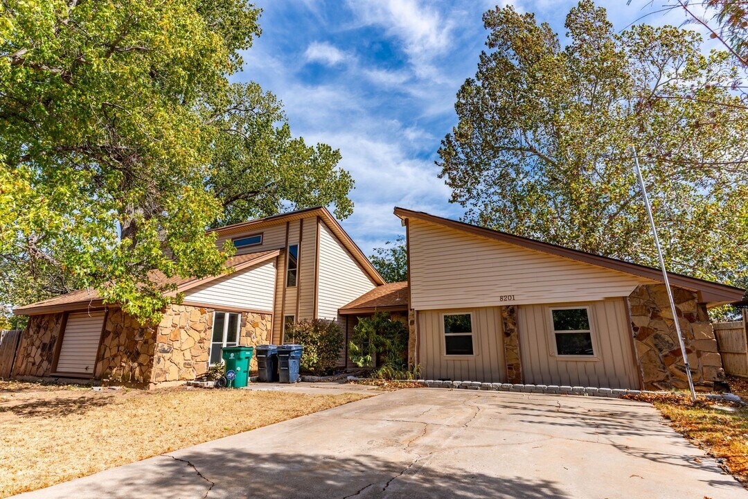 8201 NW 90th Terrace in Oklahoma City, OK - Building Photo