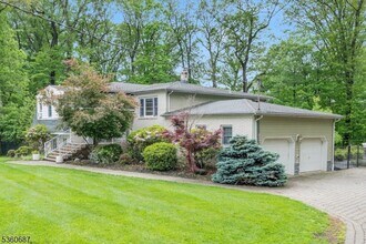 28 Degray Terrace in Mahwah, NJ - Building Photo - Building Photo
