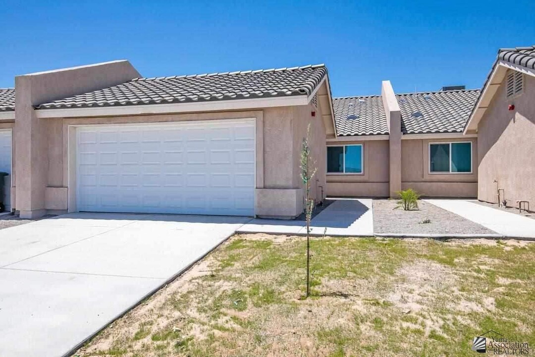 3754 S Brianna Dr in Yuma, AZ - Foto de edificio