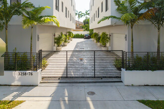 Pelican Grove in Miami, FL - Building Photo - Building Photo