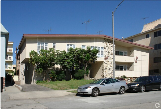 835 S Sherbourne Dr in Los Angeles, CA - Building Photo - Building Photo