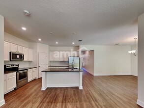 233 Crestrun Loop in Leesburg, FL - Foto de edificio - Building Photo