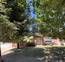 318 W Palm Ave in Reedley, CA - Building Photo