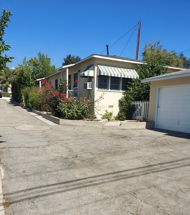 2508 1/2 Hermosa Ave, Unit 2 in Montrose, CA - Building Photo