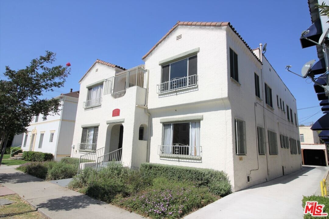 329 N Ogden Dr in Los Angeles, CA - Foto de edificio