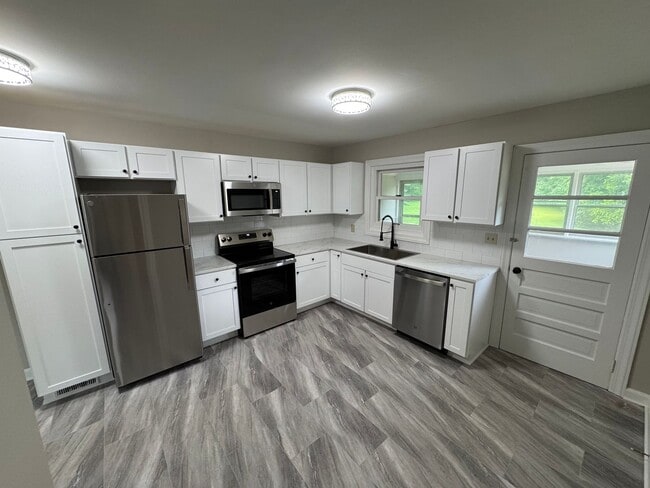 2112 N Stewart Ave in Newton, NC - Building Photo - Building Photo