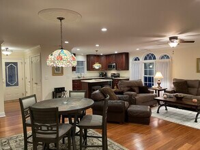4270 Charley Dr in Douglasville, GA - Foto de edificio - Building Photo